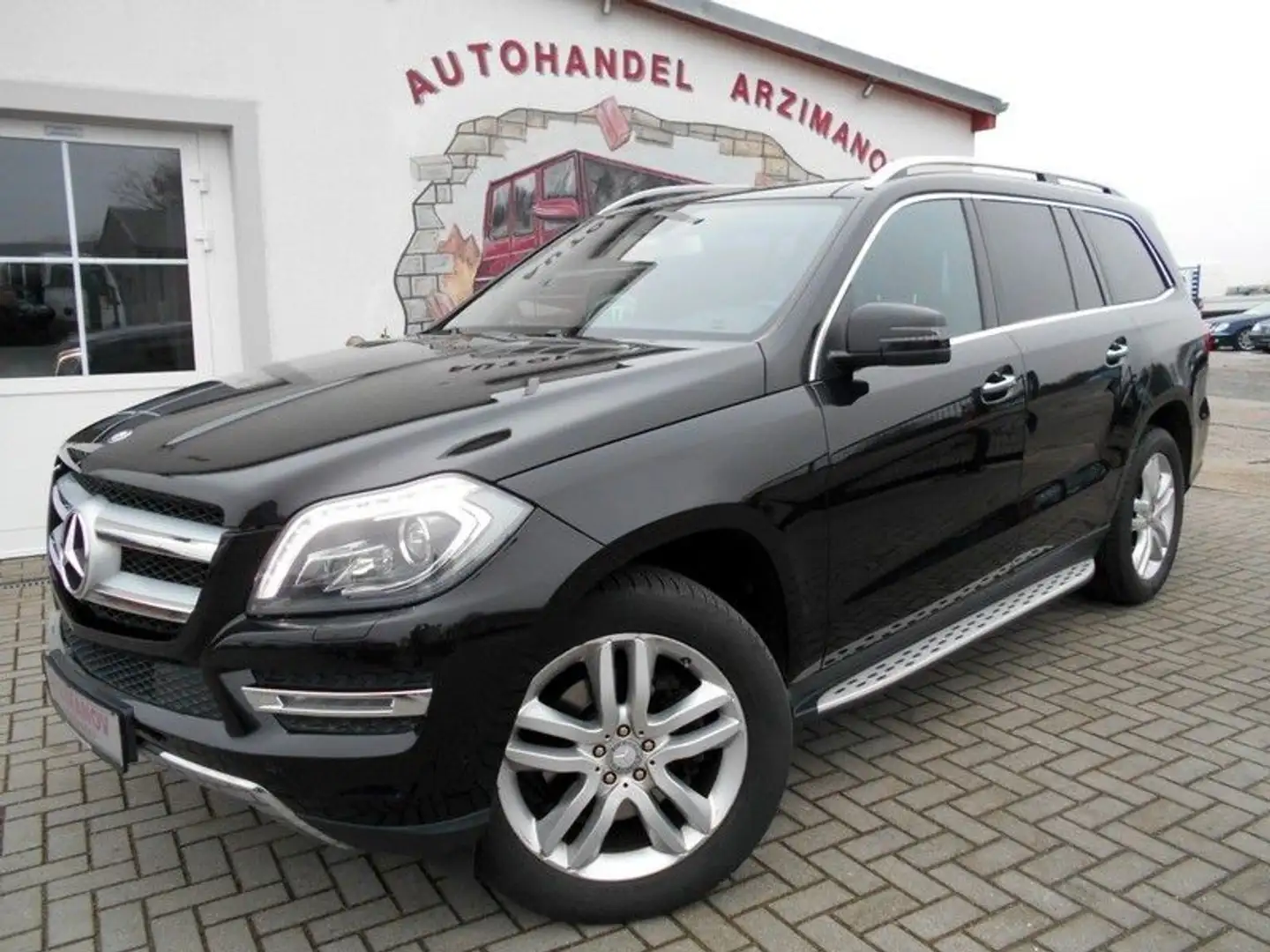 Mercedes-Benz GL 350 BlueTec 4Matic AIRMATIC/NAVI/TV/LEDER/PANO Schwarz - 1