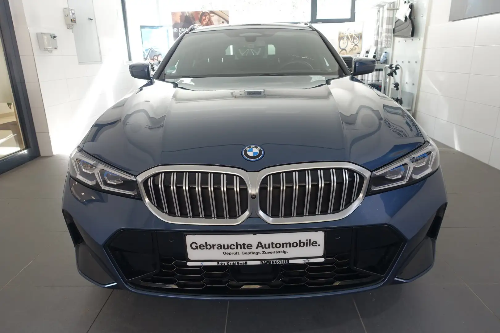 BMW 330 e xDrive Blau - 2