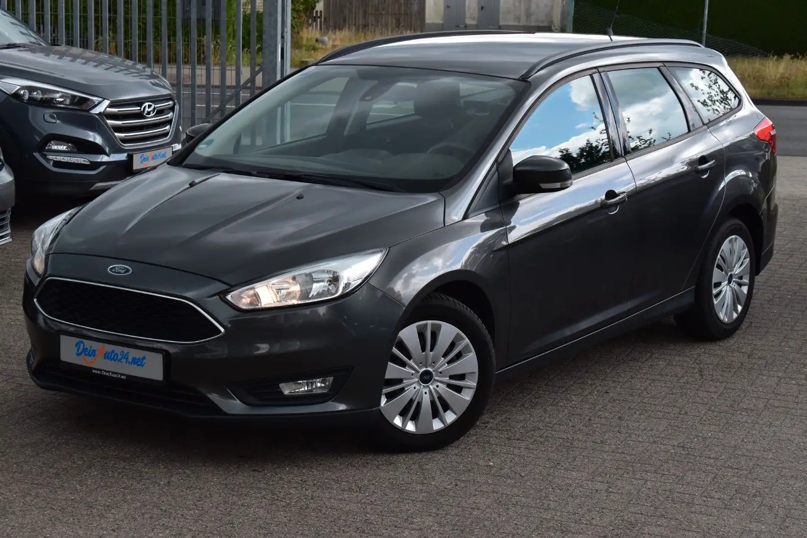 Ford Focus Turnier Business 2.Hd|NAVI|Klima|PDC|Tempo Grau - 1