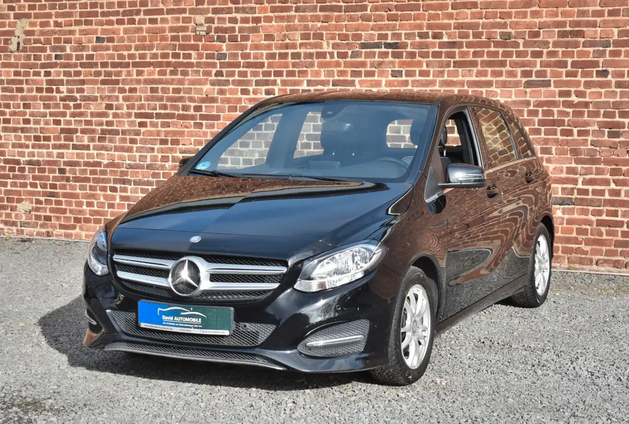 Mercedes-Benz B 180