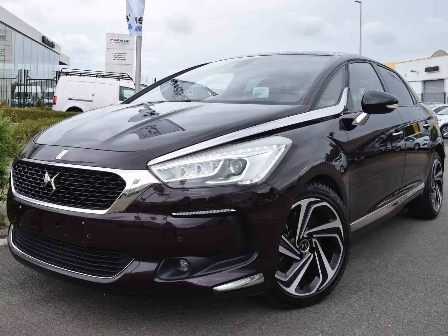 DS Automobiles DS 5 2.0 HDi Hybrid 4x4 Sport Chic S Zwart - 1