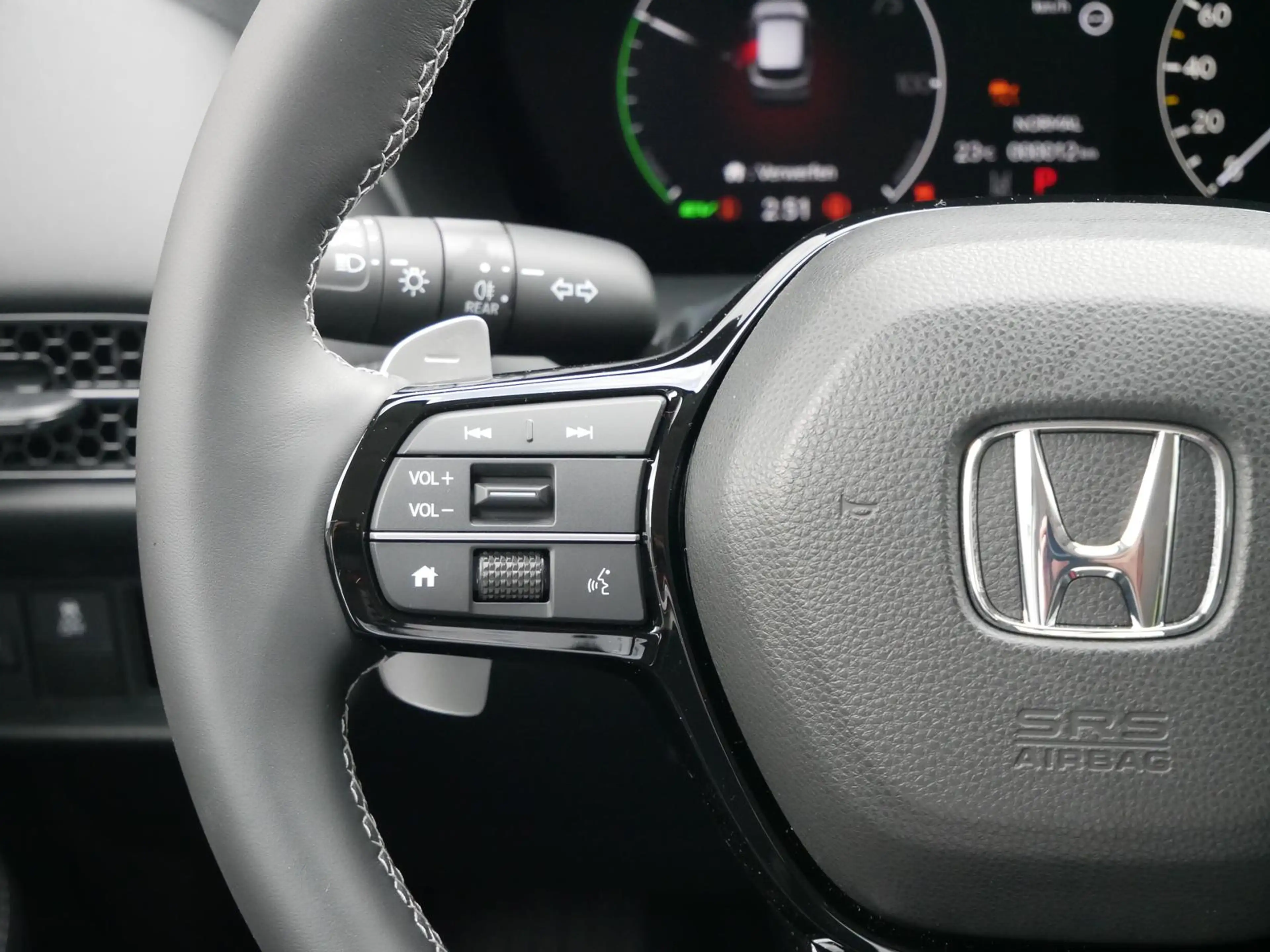 Honda ZR-V 2.0 e:HEV Hybrid Elegance LED + ACC + 18" — photo 13