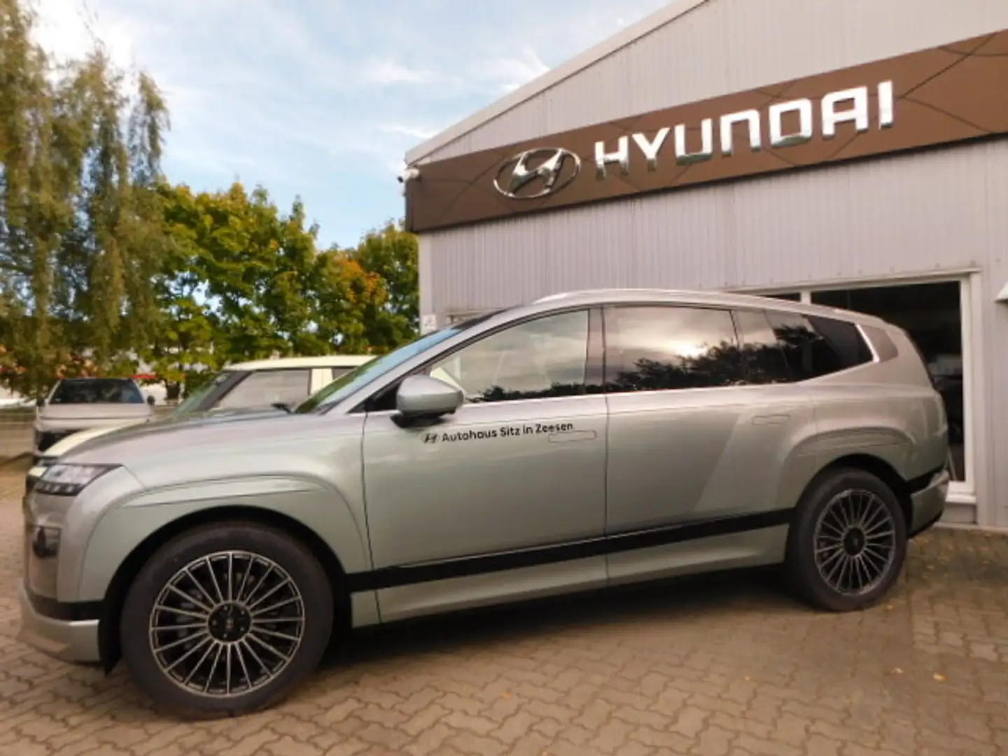 Hyundai IONIQ 9 UNIQ 6Sitzer +Panorama Dach Vert - 2