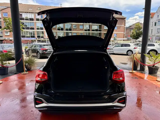 Audi Q2 view 5