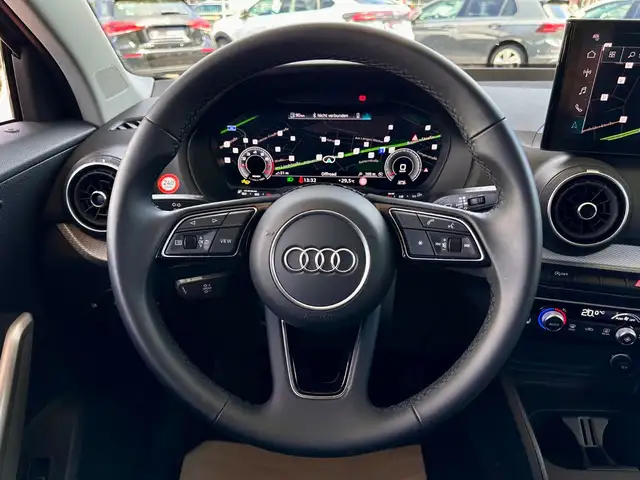 Audi Q2 view 15
