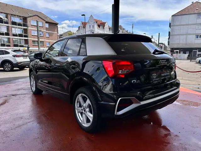 Audi Q2 view 8