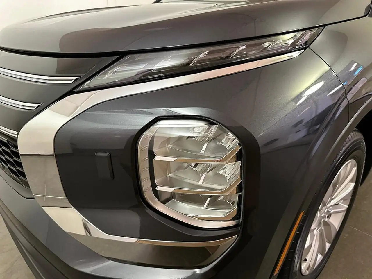 Mitsubishi Outlander снимка Mitsubishi Outlander