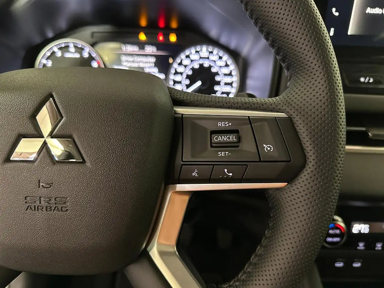 Mitsubishi Outlander снимка Mitsubishi Outlander