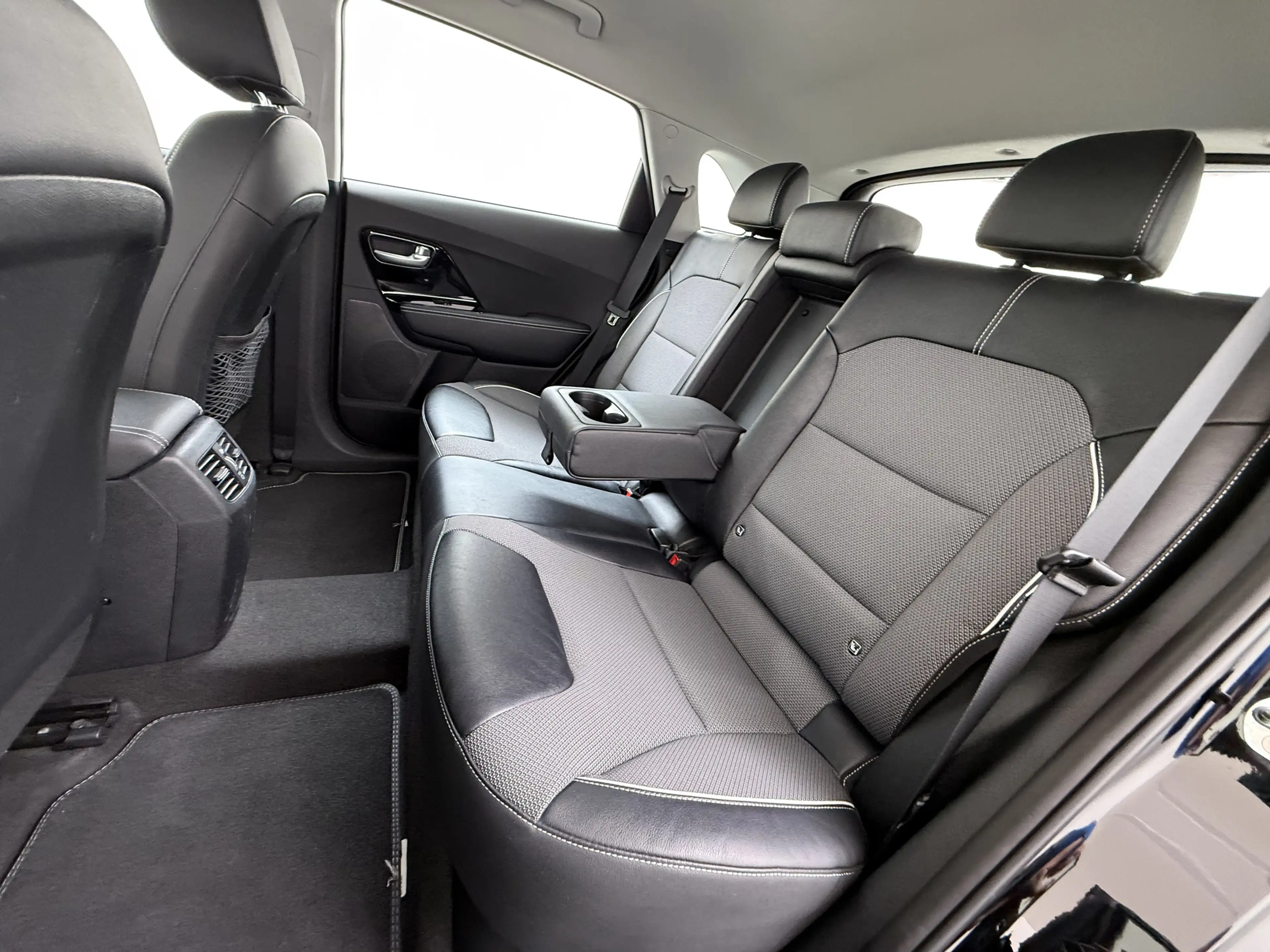 Kia e-Niro DynamicLine 64kWh 204PK Warmtepomp SOH 98% Camera — photo 12