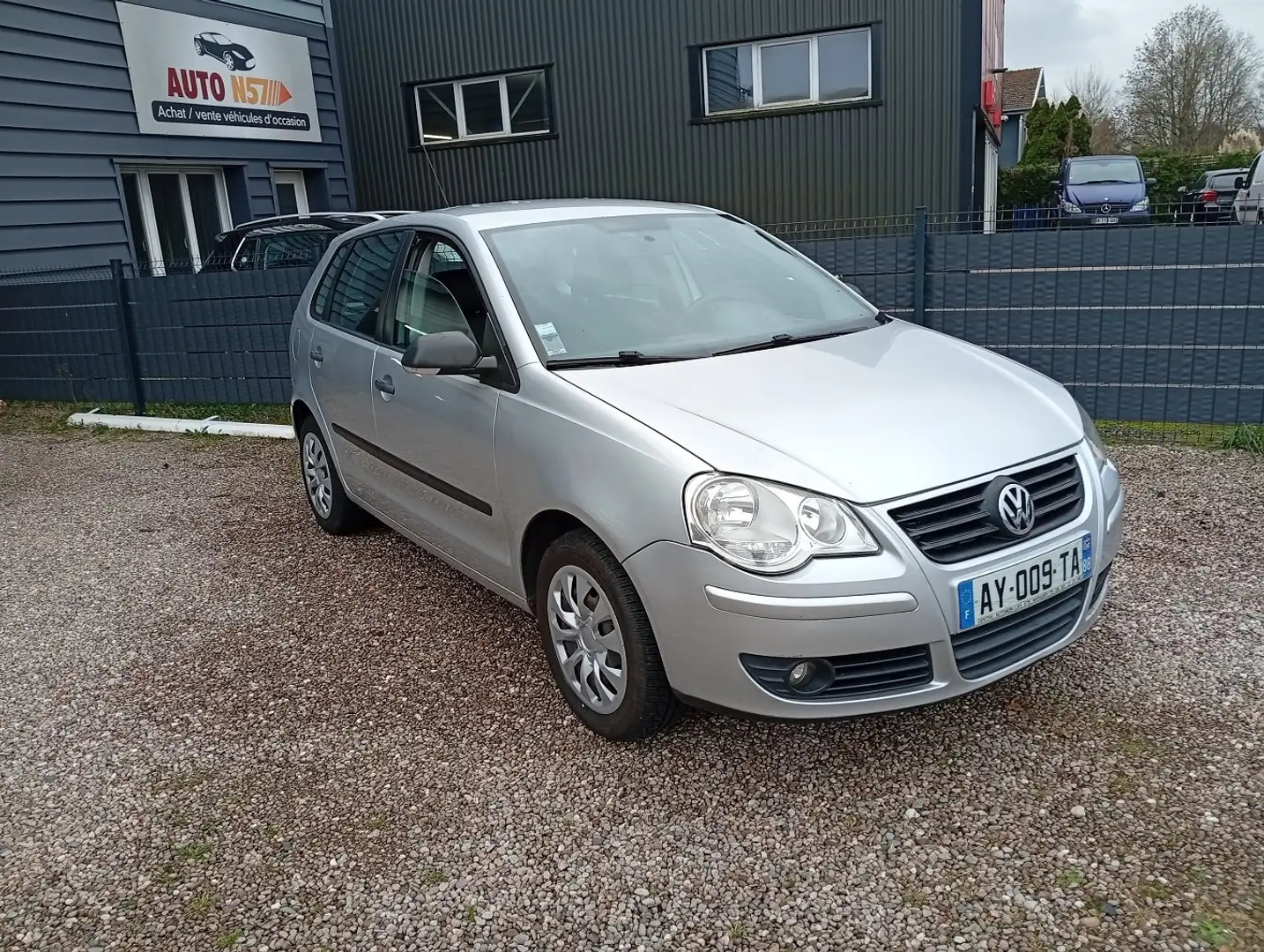 Volkswagen Polo 1.4 tdi Confort 80 Gris - 1