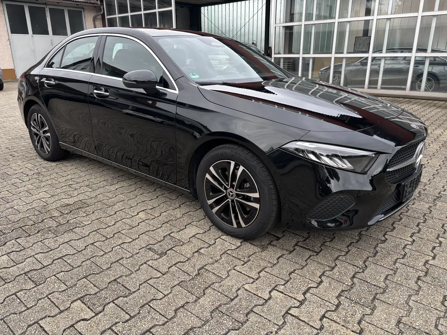 Mercedes-Benz A 180 Progressive Line Advanced Plus Panoramadach Leder Schwarz - 1