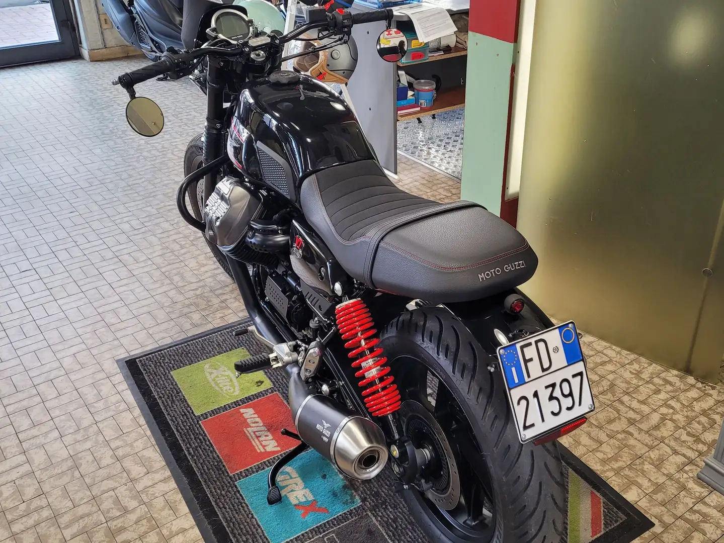 Moto Guzzi V 7 Special Edition Negru - 2