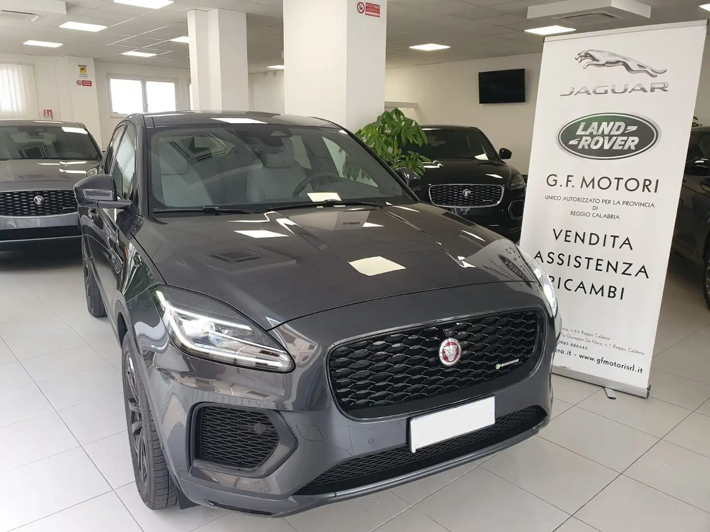 Jaguar E-Pace E-Pace 2.0d i4 mhev R-Dynamic SE awd 163cv auto Grigio - 2