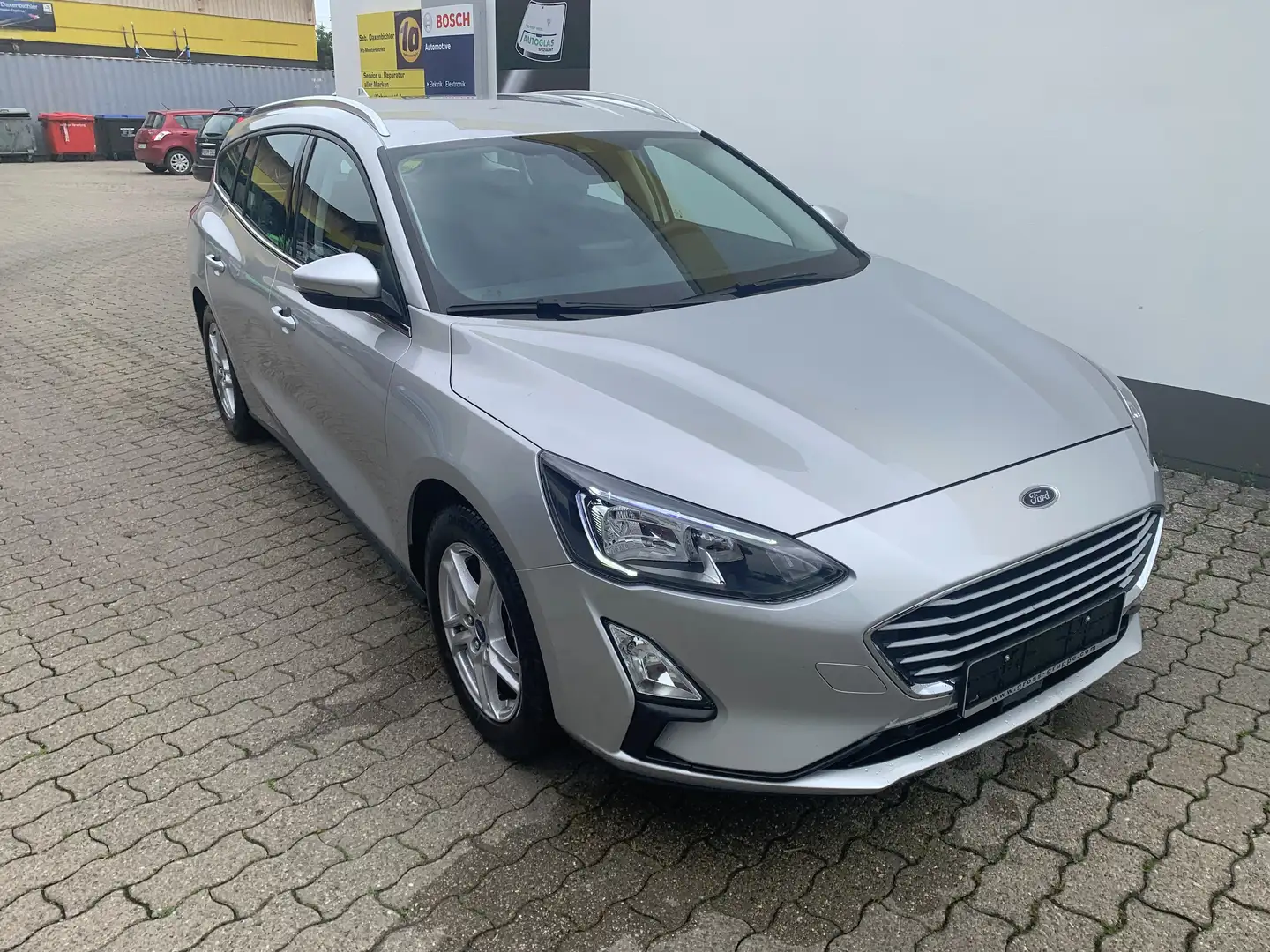 Ford Focus Turnier 1.0 EcoBoost Cool & Connect Silber - 1