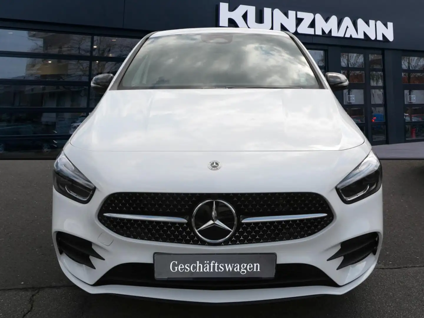 Mercedes-Benz B 200 AMG Night MBUX Navi-Prem Kamera AHK EasyP Weiß - 2