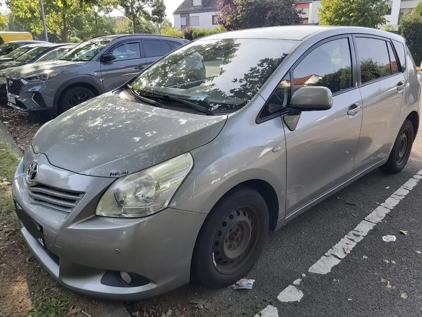 Toyota Verso Verso 2.0 D-4D Šedá - 2