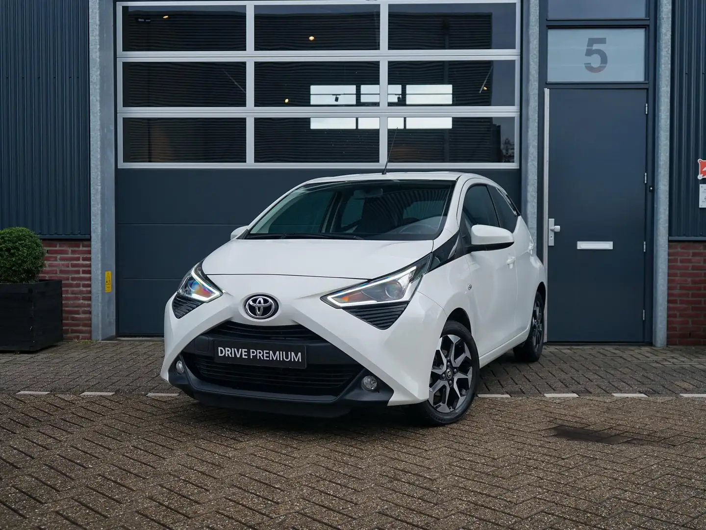 Toyota Aygo 1.0 VVT-i x-play Blanc - 1