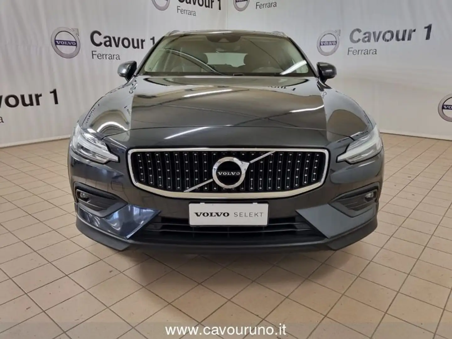 Volvo V60 Cross Country D4 AWD Geartronic Business Plus Fekete - 2