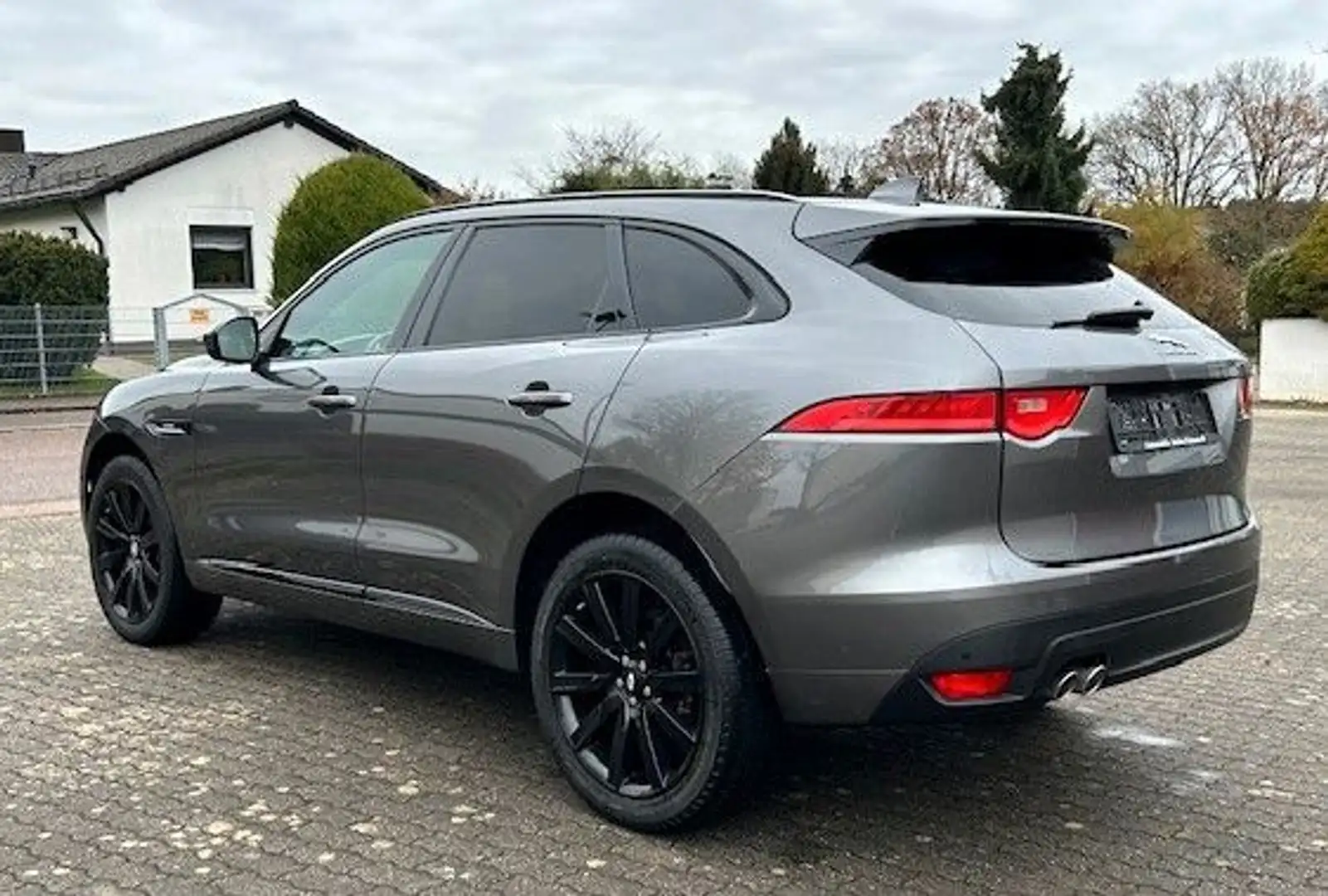 Jaguar F-Pace 20d R-Sport black Pack 21" Kamera Grau - 2