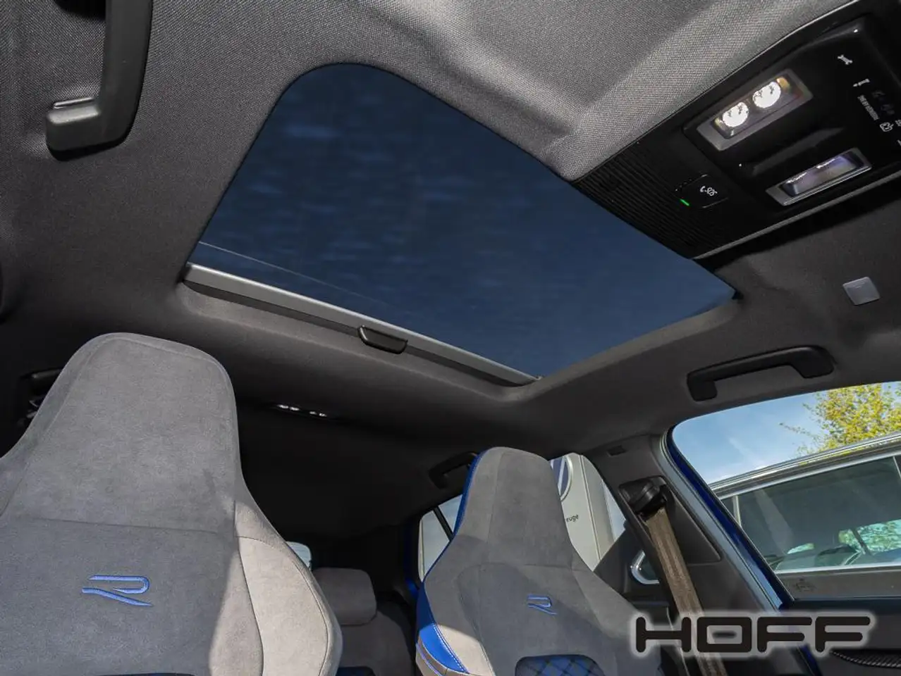 Volkswagen Golf R 20 Years Akrapovic Pano SideAssist Matrix Kamera 13
