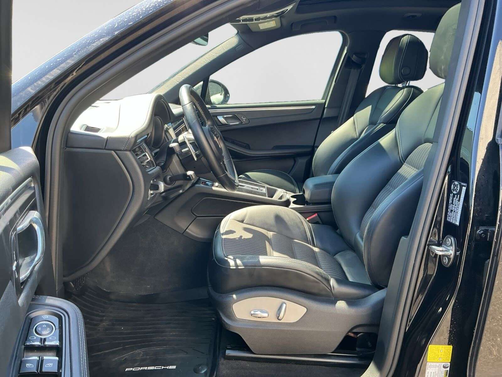 2024 Porsche Macan T TRIM | NO ACCIDENTS | LOW KM'S thumb 10