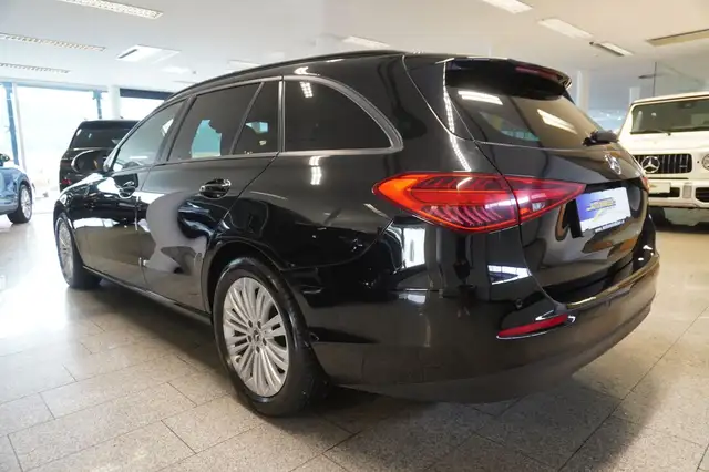 Mercedes-Benz C-Class view 4