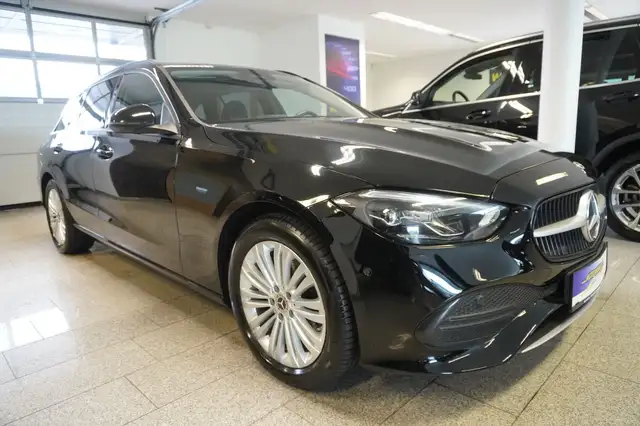 Mercedes-Benz C-Class view 3