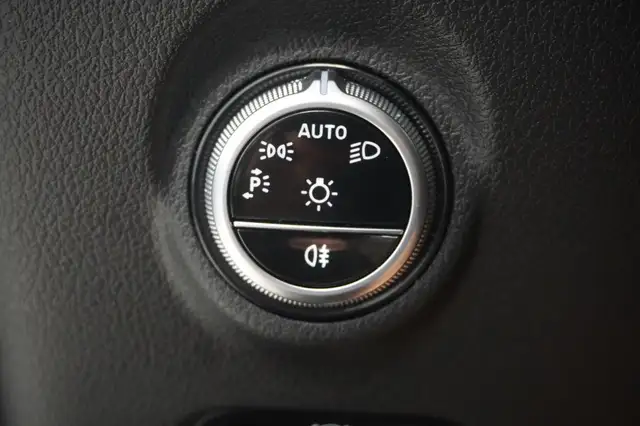 Mercedes-Benz C-Class view 14
