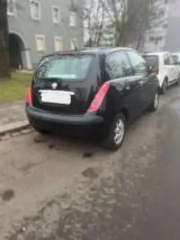 Lancia Ypsilon view 4