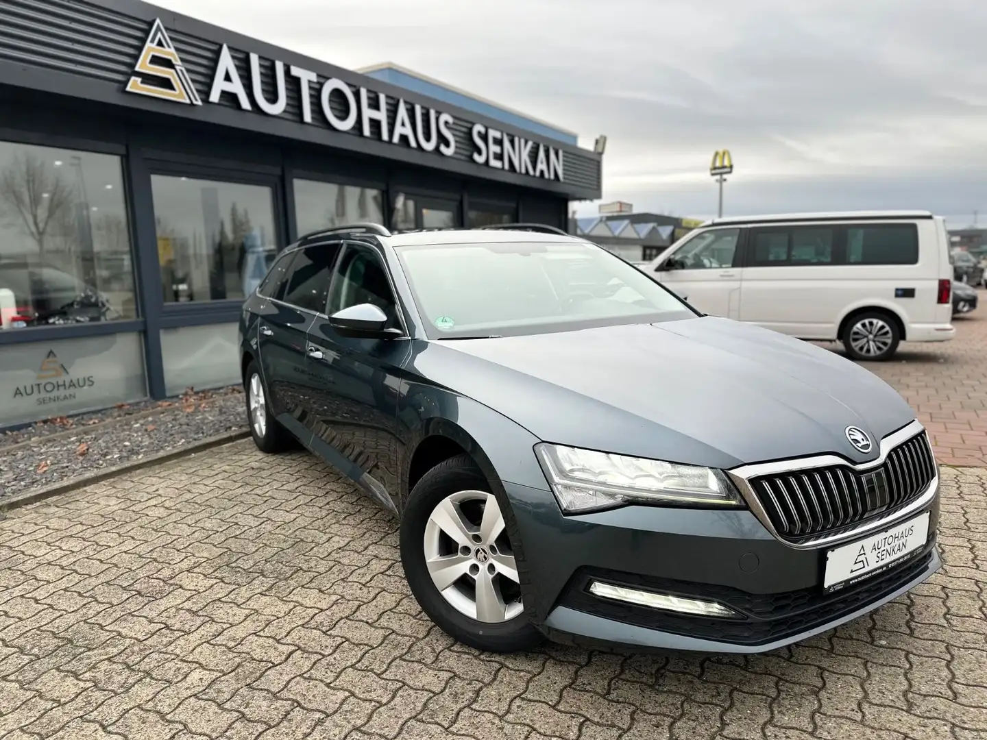 Skoda Superb 2.0 TDI DSG Combi Ambition*NAVI*LED*AHK* Grau - 1