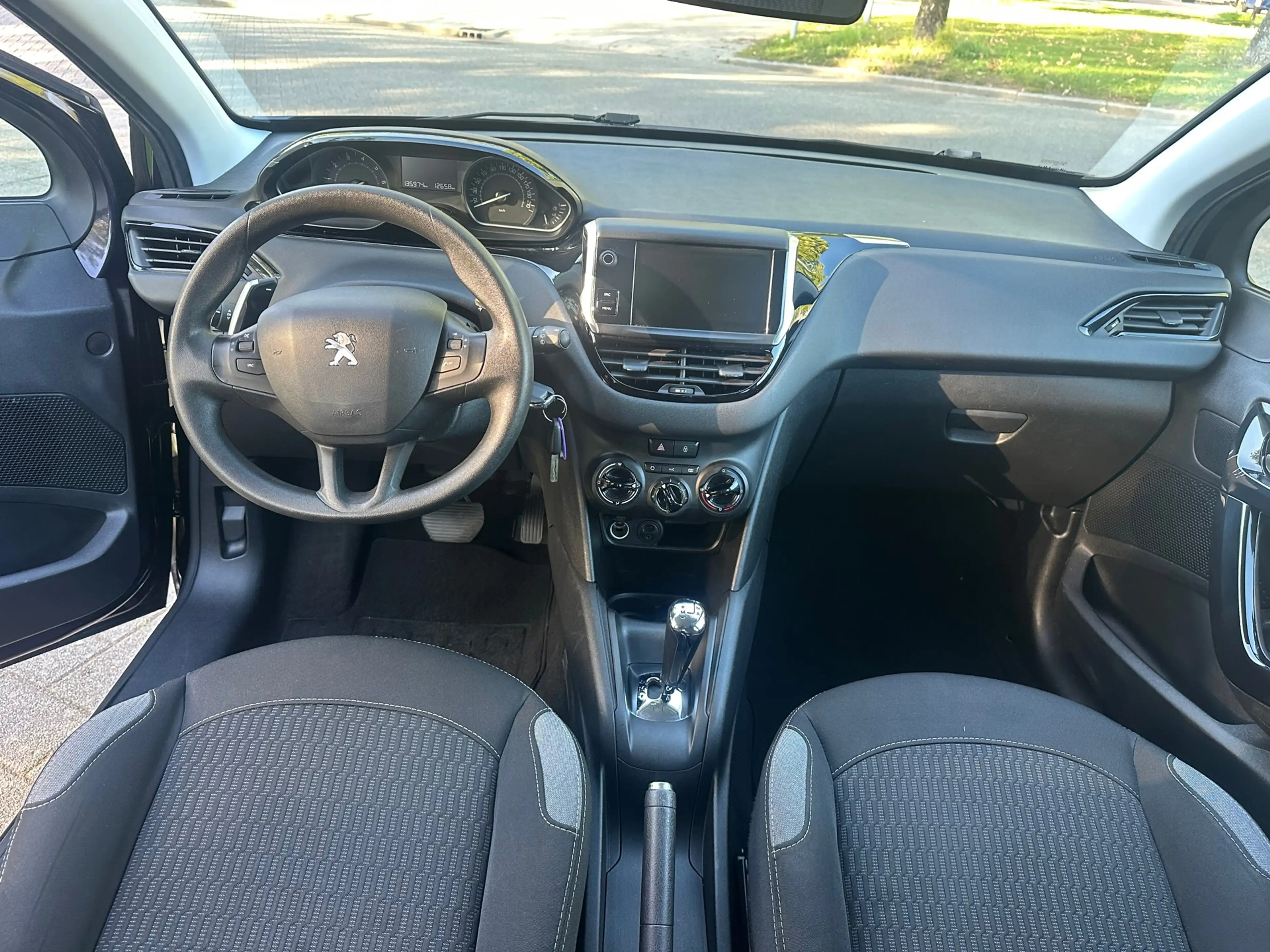 Peugeot 208 1.2 PureTech Active — photo 13