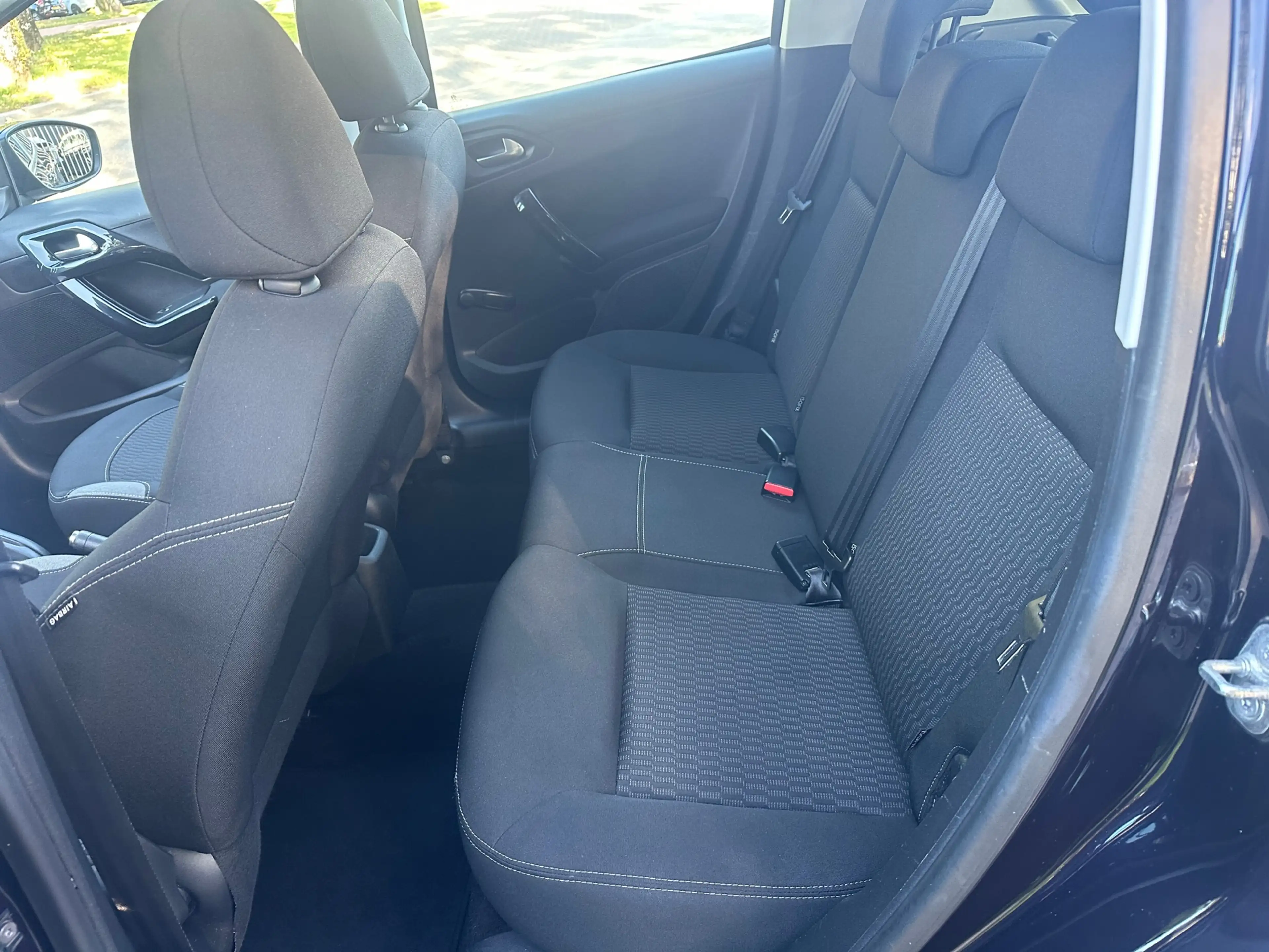Peugeot 208 1.2 PureTech Active — photo 12