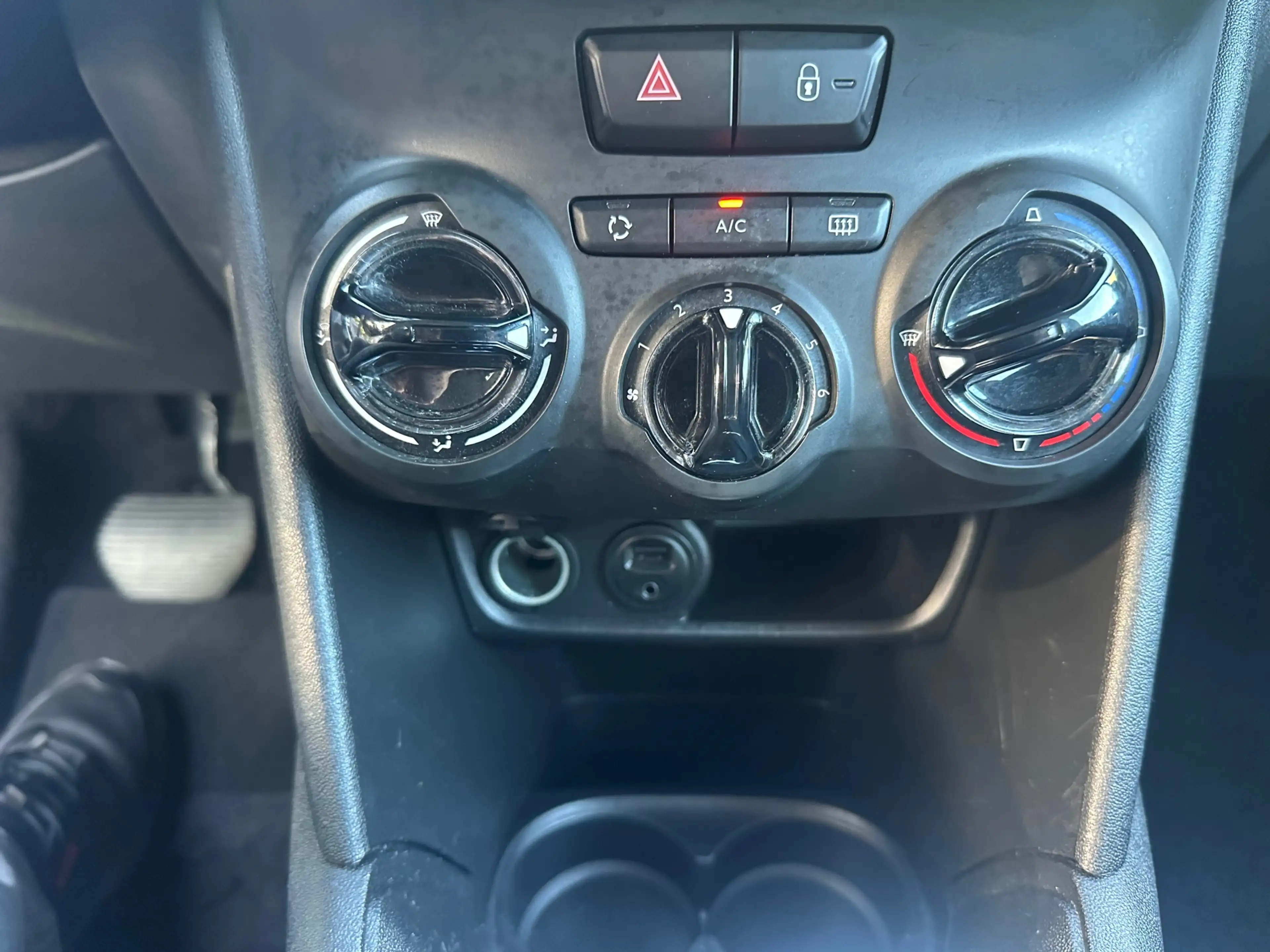 Peugeot 208 1.2 PureTech Active — photo 15