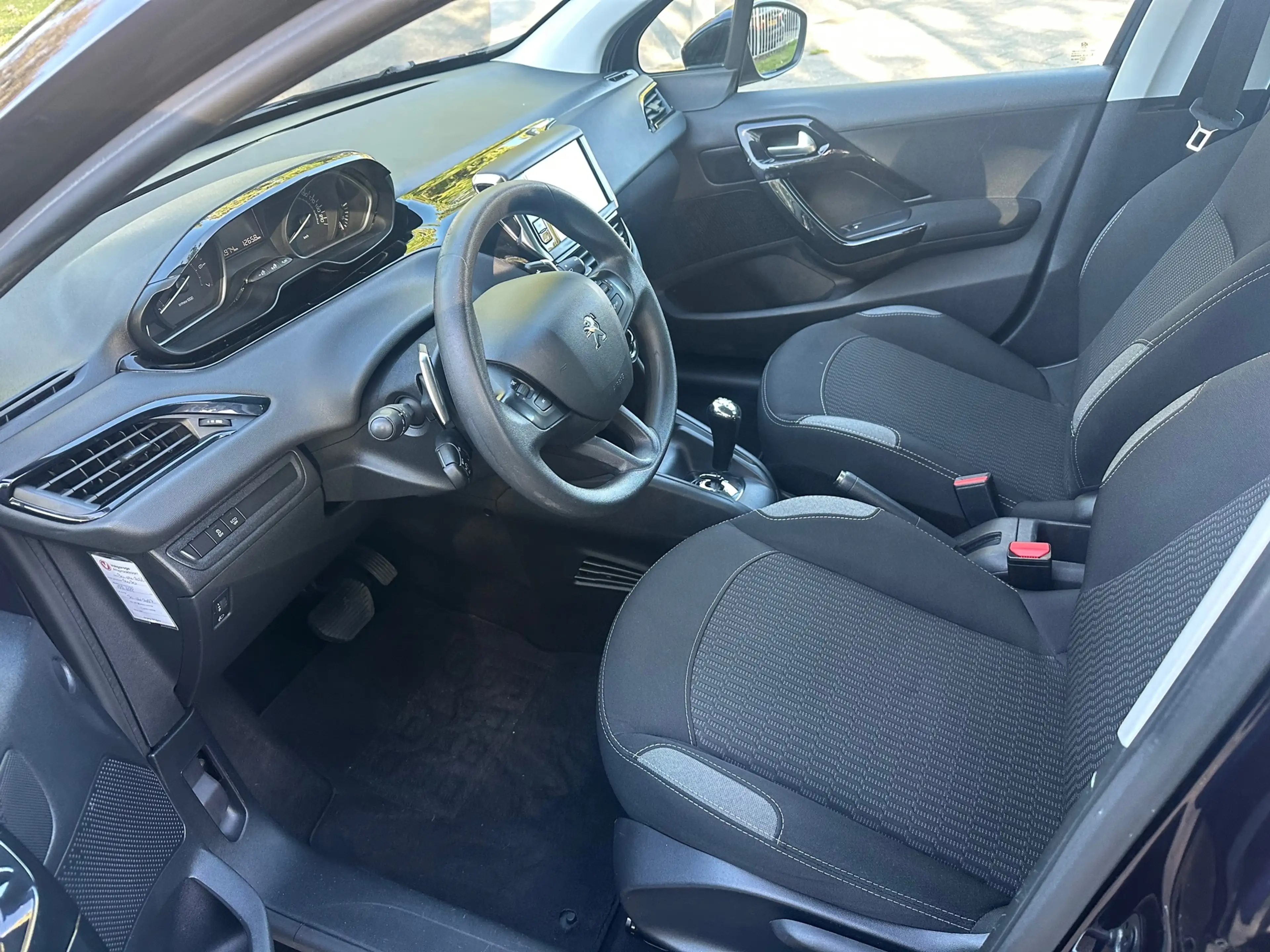 Peugeot 208 1.2 PureTech Active — photo 11