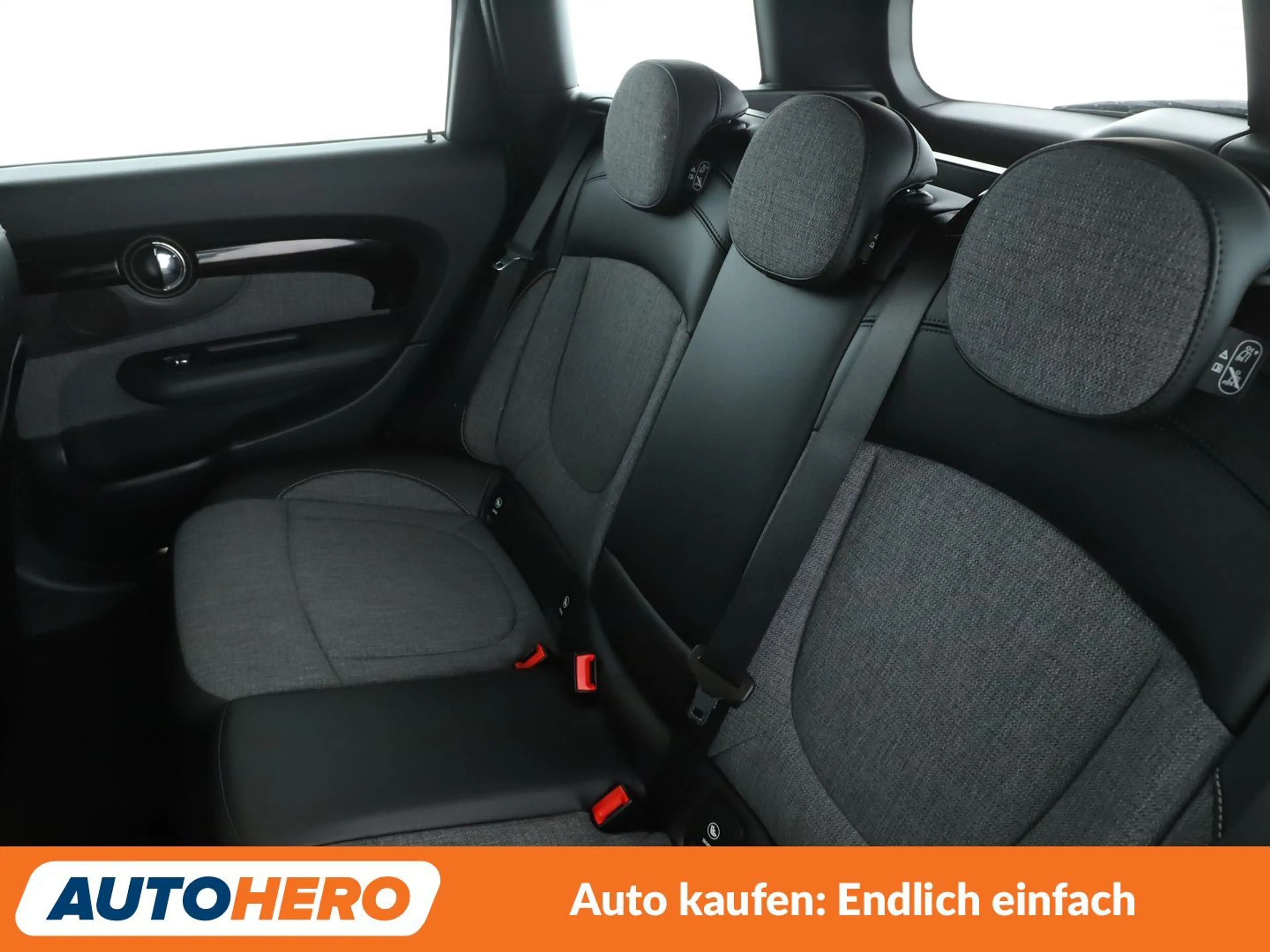 MINI Cooper D Clubman Cooper D Classic Trim Aut.*NAVI*LED*TEMPO*PDC* — photo 14