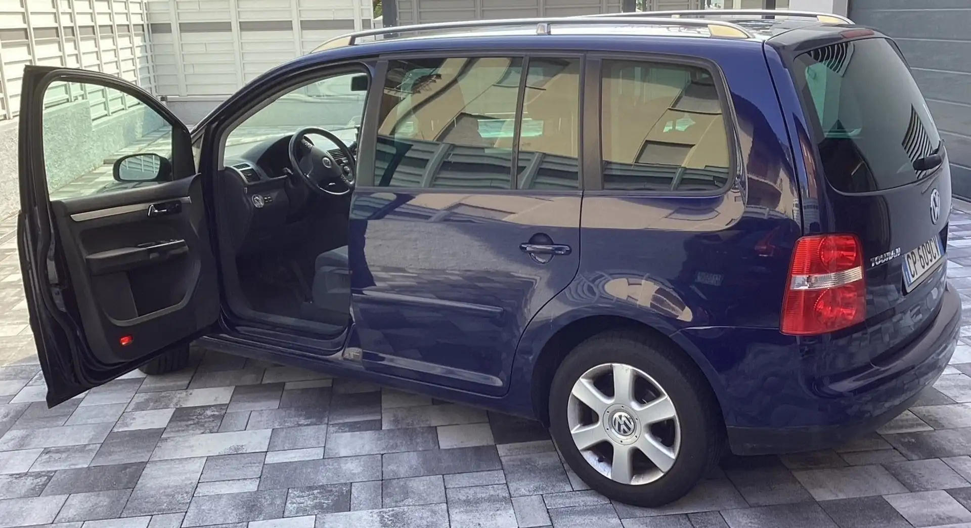Volkswagen Touran 2.0 tdi Highline 140cv - 1