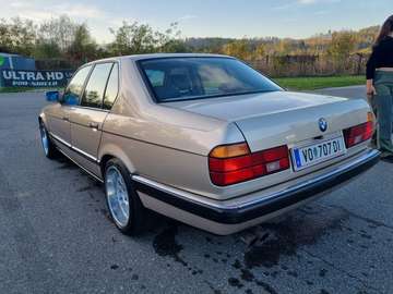 740i Aut. E32 V8