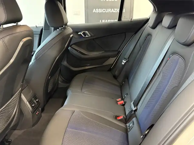 BMW 1 Series view 12