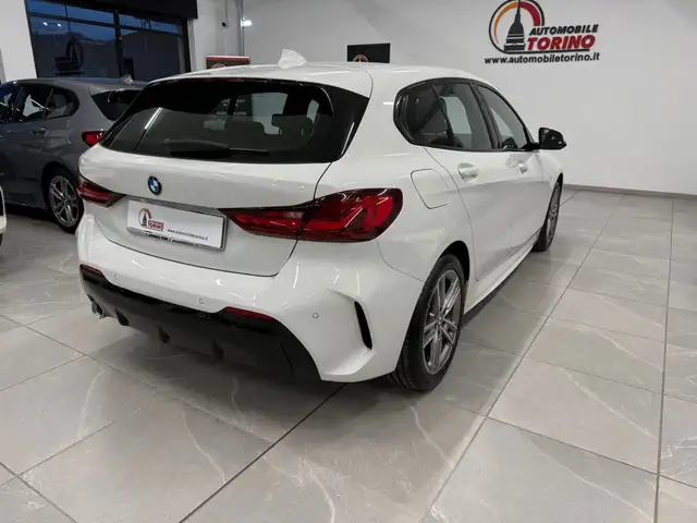 BMW 1 Series view 4