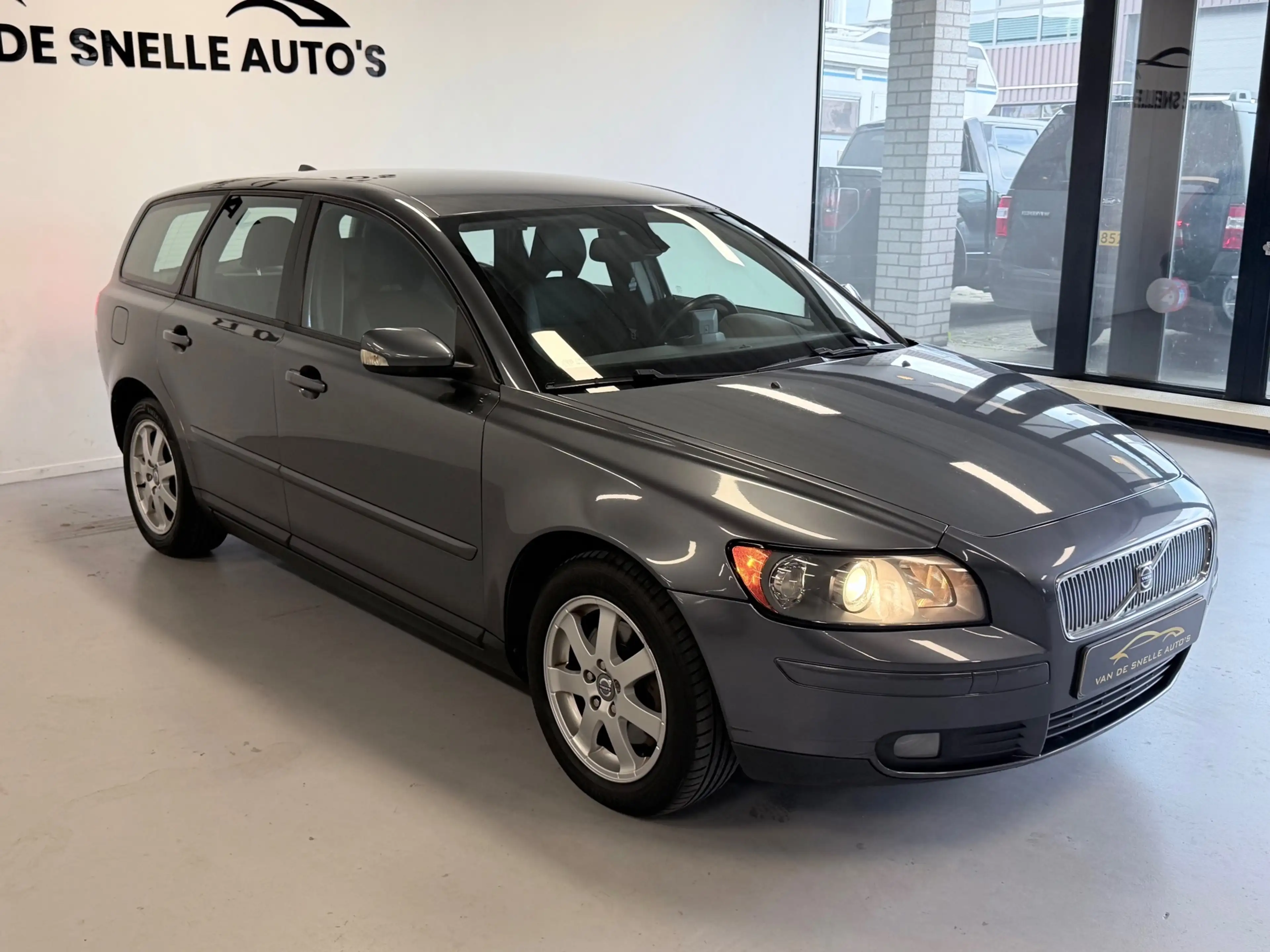 Volvo V50 2.4 Edition II AUTOMAAT/NAP/CLIMA/CRUISE/NAVI/TREK — photo 4