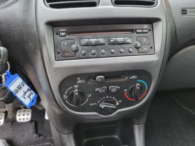 Peugeot 206 view 11