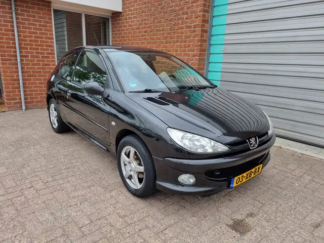 Peugeot 206 view 2