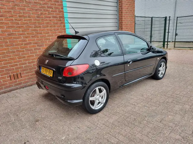 Peugeot 206 view 4