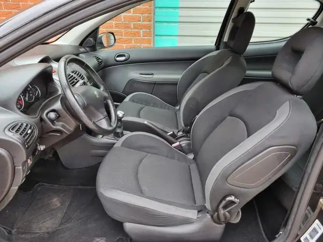 Peugeot 206 view 5