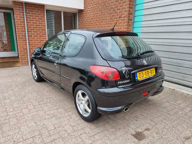 Peugeot 206 view 3