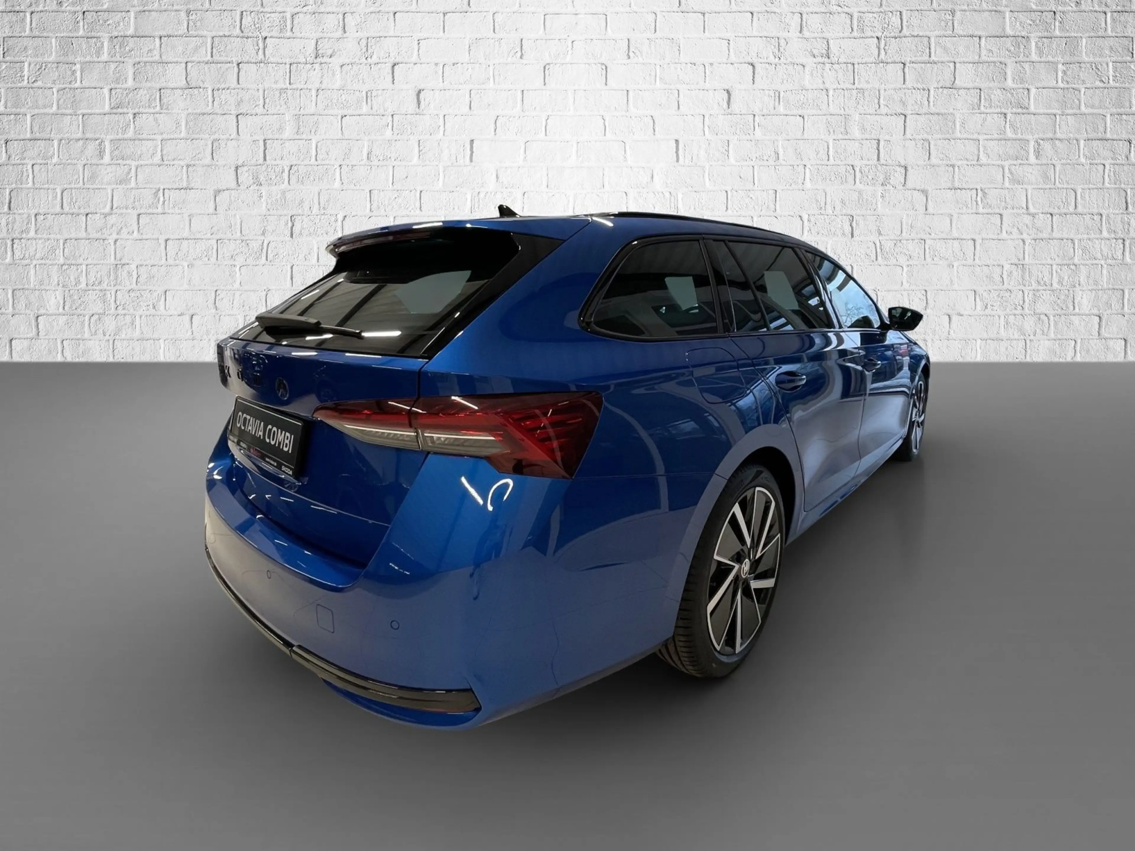 Skoda Octavia Combi 1.5 TSI mHEV DSG - Sportline — photo 7
