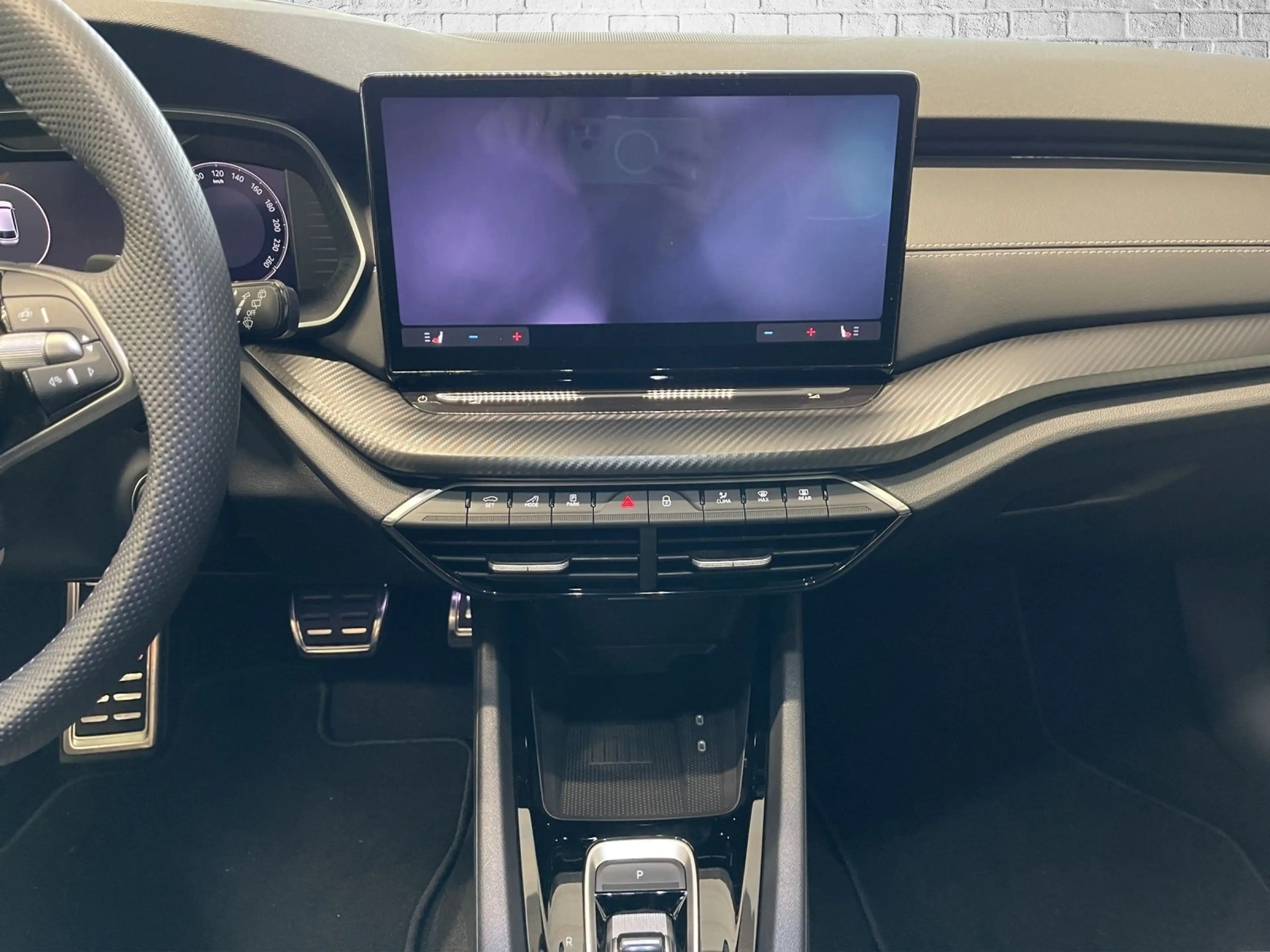 Skoda Octavia Combi 1.5 TSI mHEV DSG - Sportline — photo 12