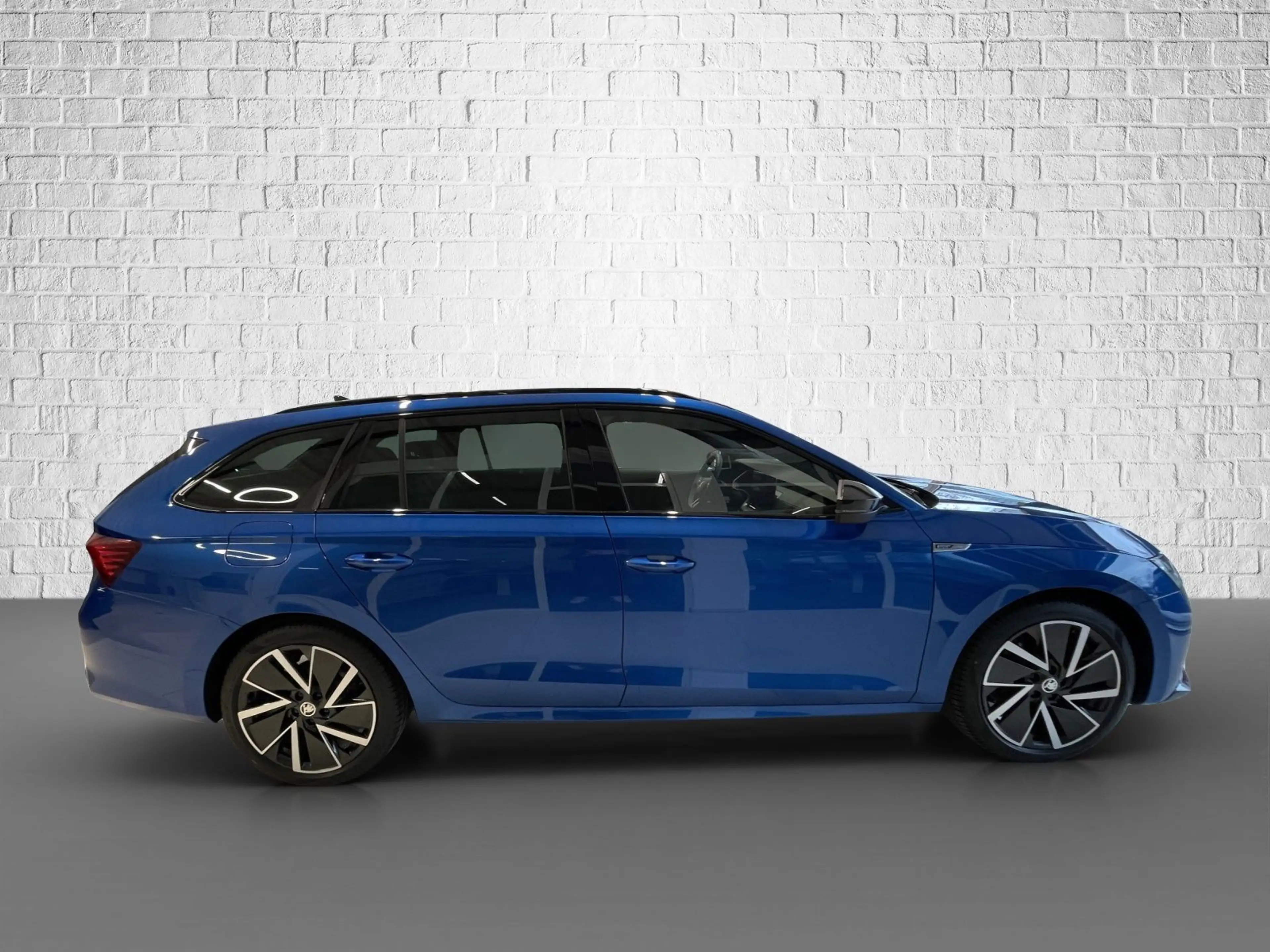 Skoda Octavia Combi 1.5 TSI mHEV DSG - Sportline — photo 8