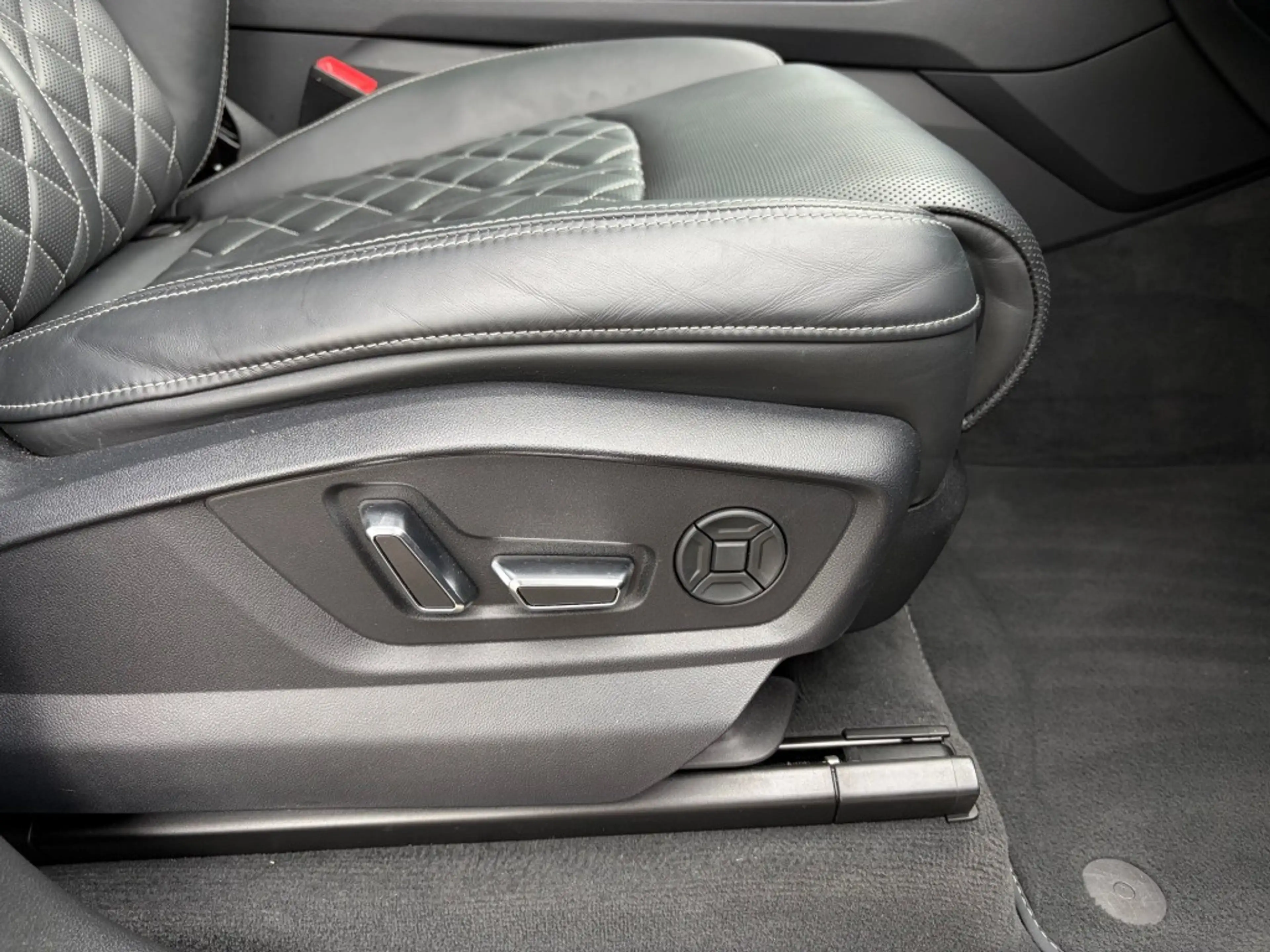 Audi SQ8 4.0 TFSI Q. S-ZETELS - PANO - 23 INCH - TREKH. — photo 18