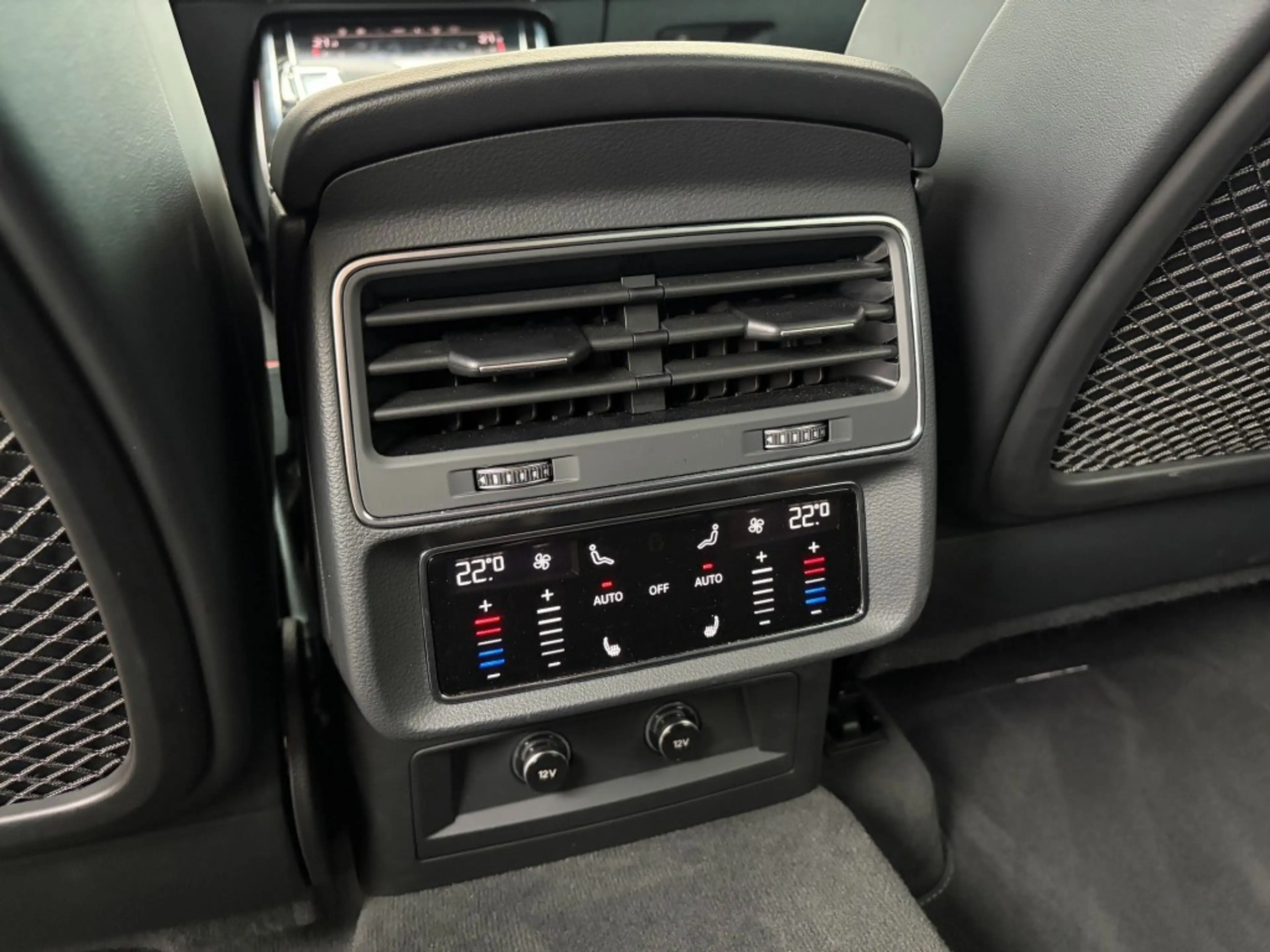 Audi SQ8 4.0 TFSI Q. S-ZETELS - PANO - 23 INCH - TREKH. — photo 27